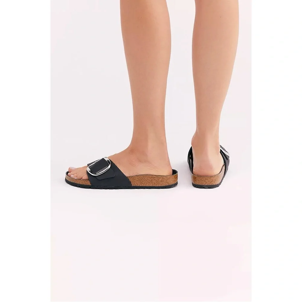 NWOB Birkenstock‎ Madrid Big Buckle Oiled Leather Sandals in Black - Picture 2 of 12